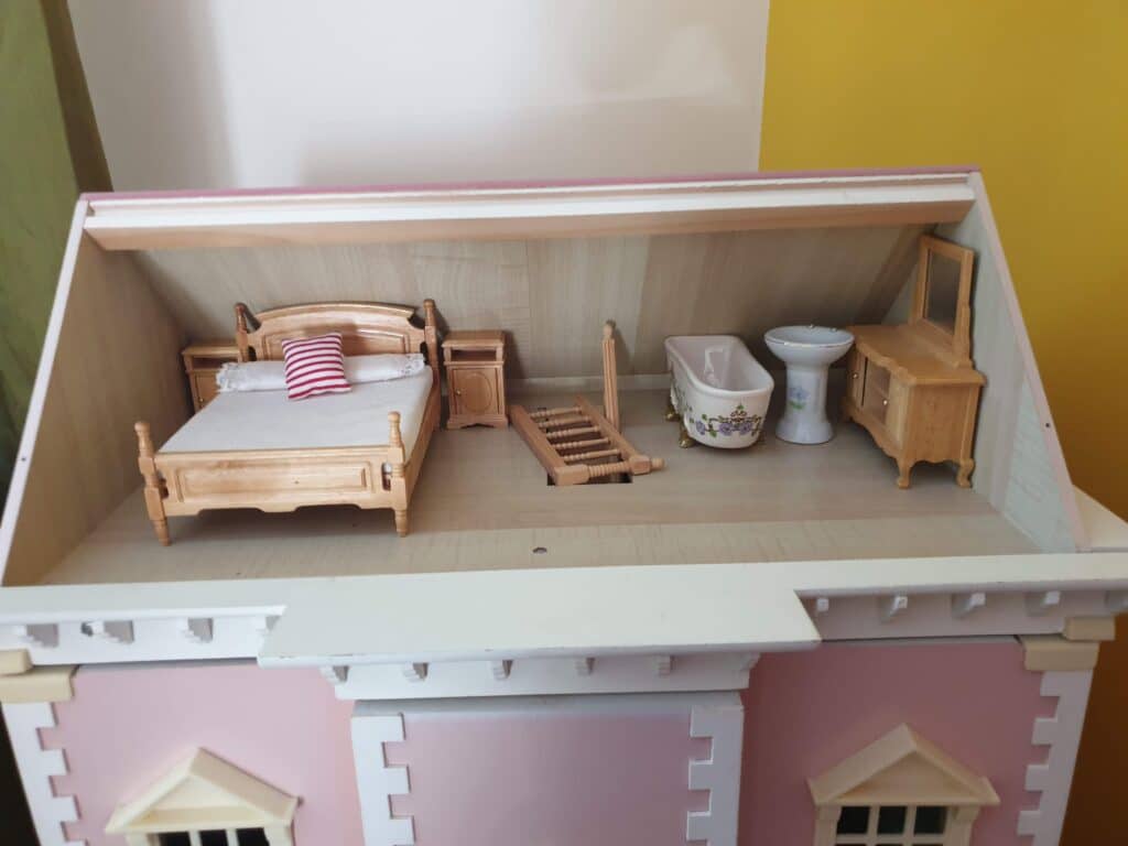 Creating An Abandoned Dollhouse: A Time Capsule