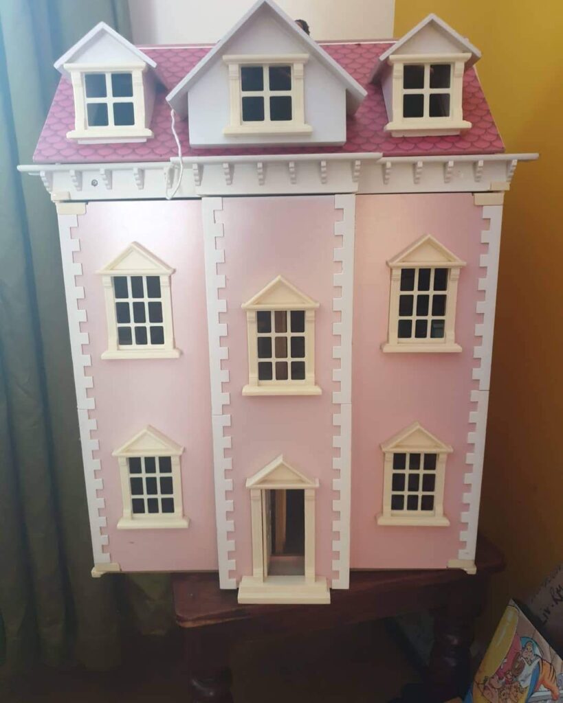 Creating An Abandoned Dollhouse: A Time Capsule